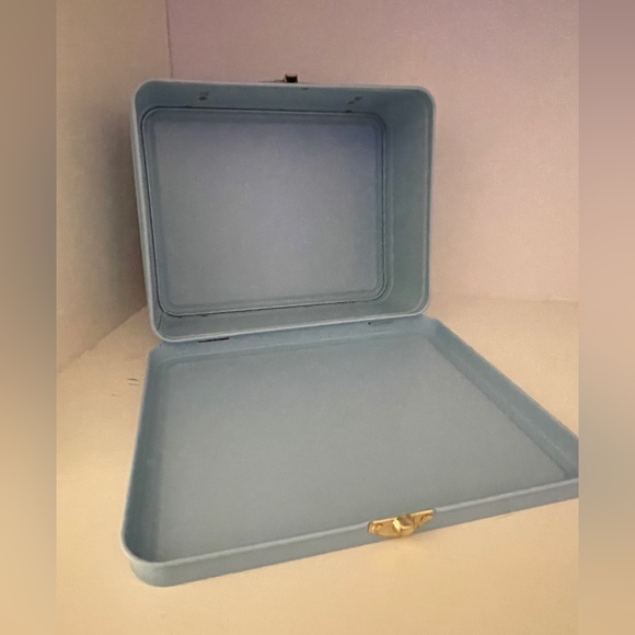 Truly | Tin Box | Lunch Box - Picture 6 of 7